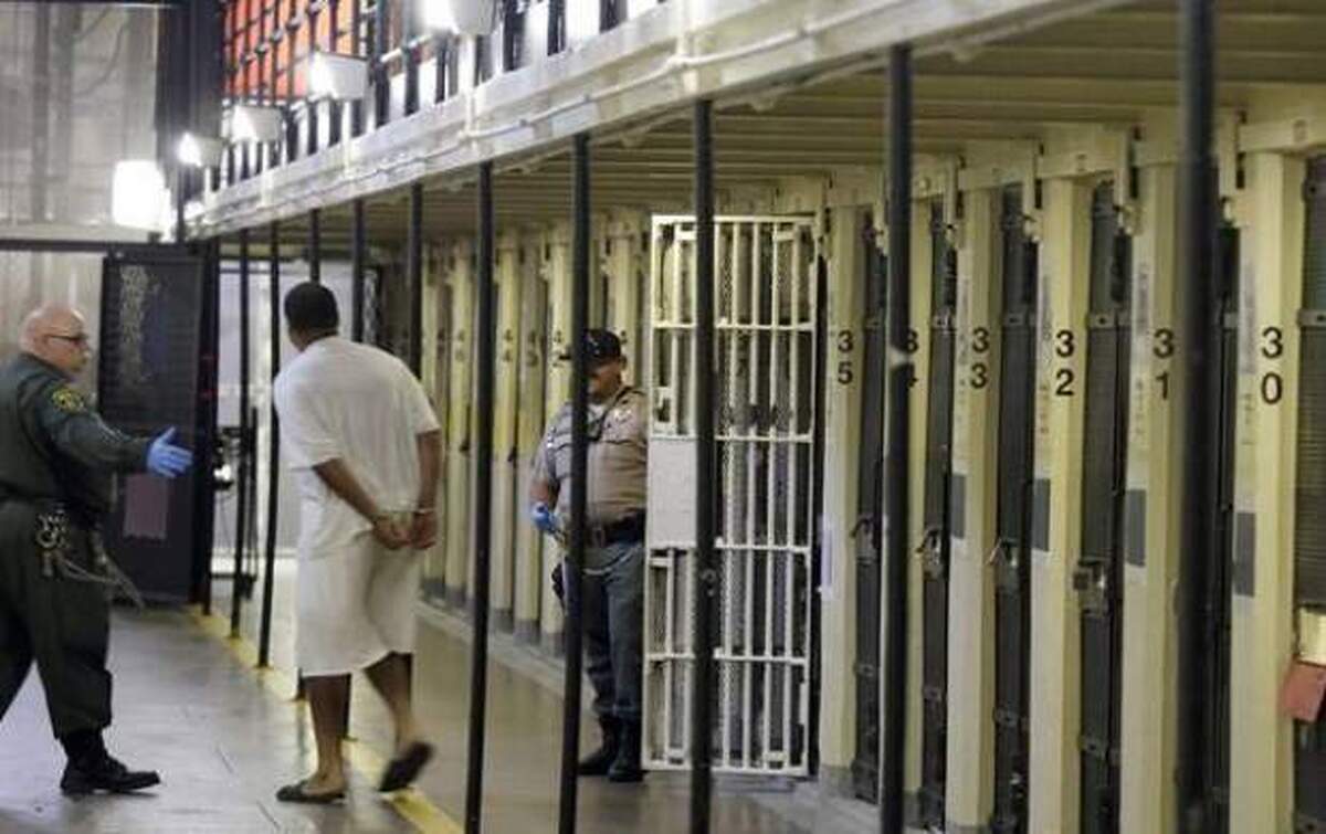 بررسی وضعیت زندان‌های آمریکا؛ حبس با طعم مرگ